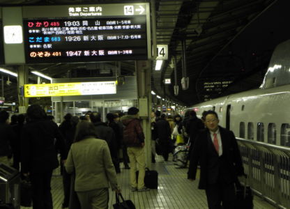 vyrážíme na jih! (Shinkansen, průměrná rychlost 270 km/h)
