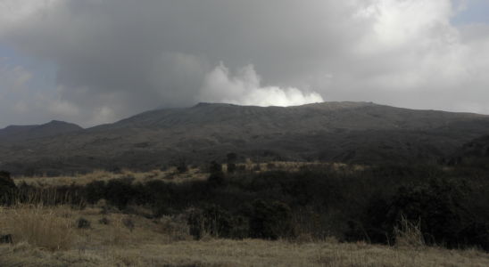 náš cíl vulkán Aso (1592 m.n.m.) - největší aktivní sopka Japonska
