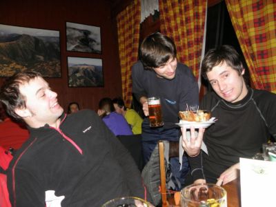 luxusní jednohubky (kečup, hořčice a špičky od rohlíků)
