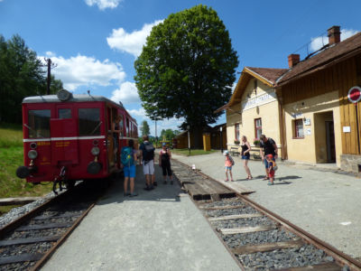 vláčkem
