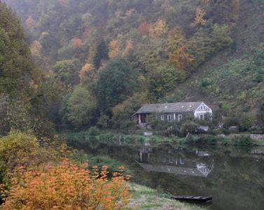mlha se zvedá