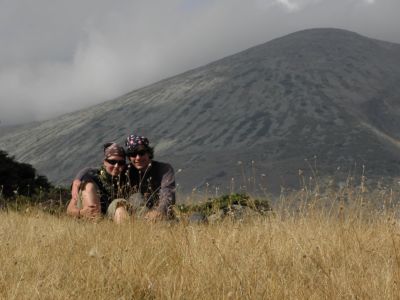 póza před "sopkou" (Lopushki Vrah, 2698 m.n.m.)